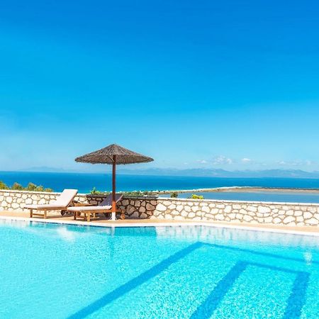 Niver Luxury Suites Lefkada City Екстер'єр фото