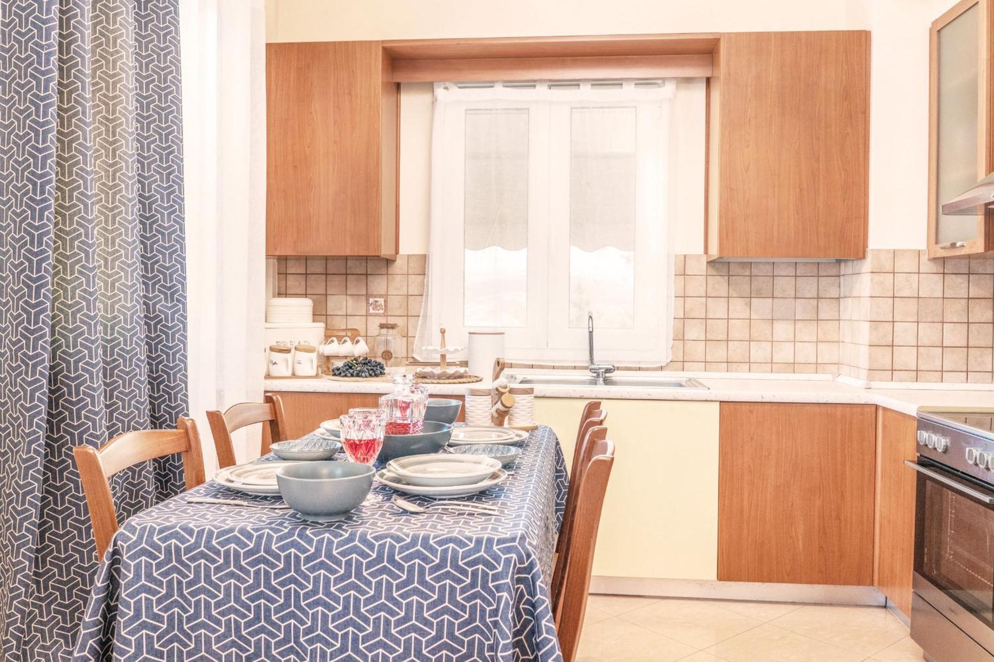 Niver Luxury Suites Lefkada City Номер фото