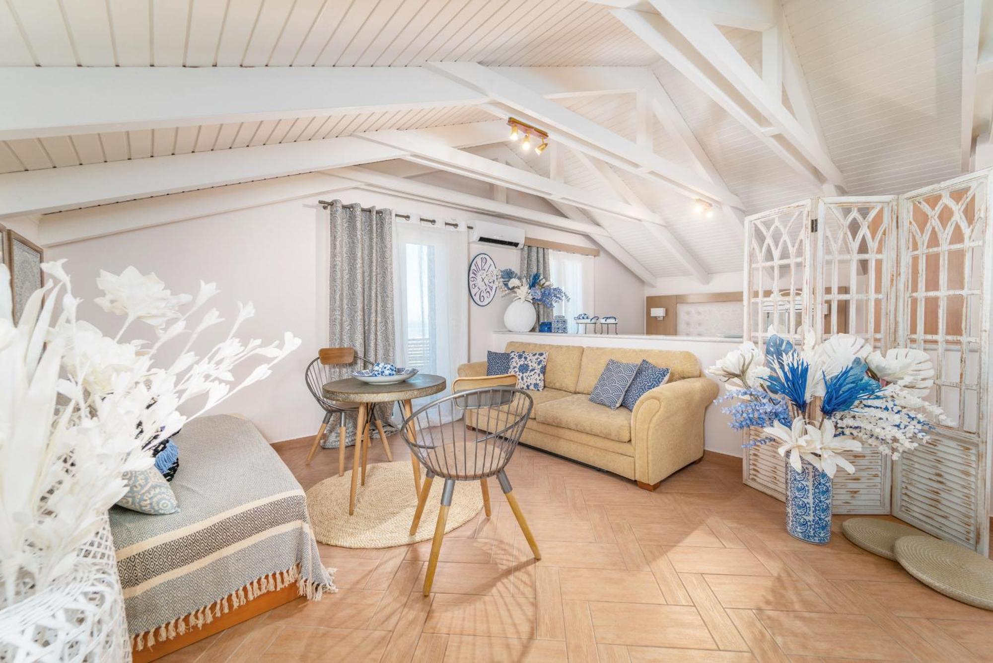 Niver Luxury Suites Lefkada City Номер фото