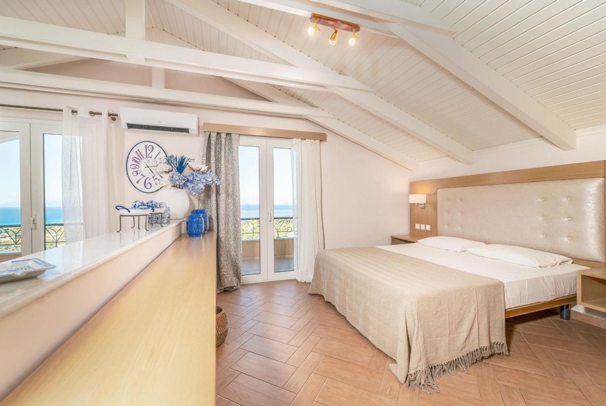 Niver Luxury Suites Lefkada City Номер фото