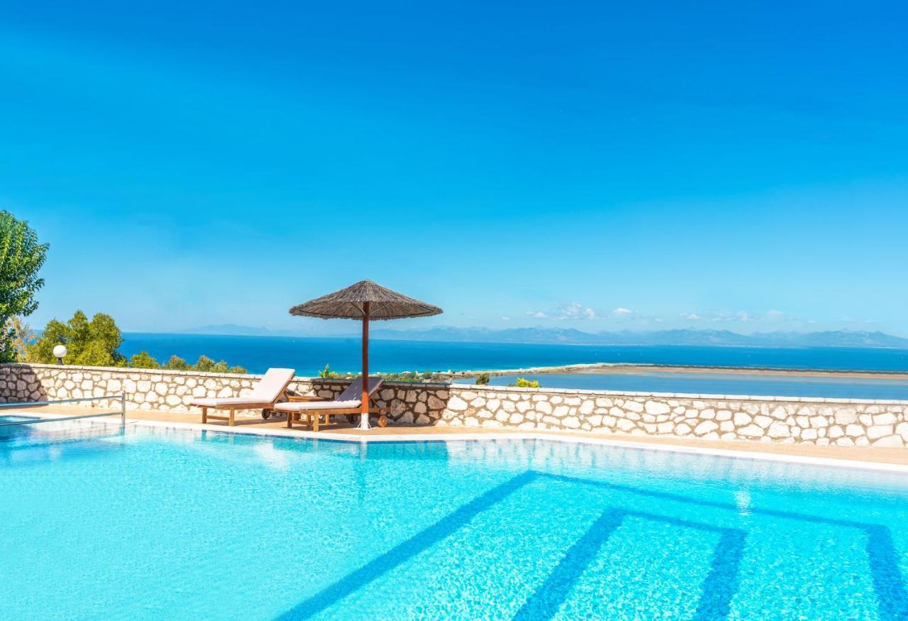 Niver Luxury Suites Lefkada City Екстер'єр фото