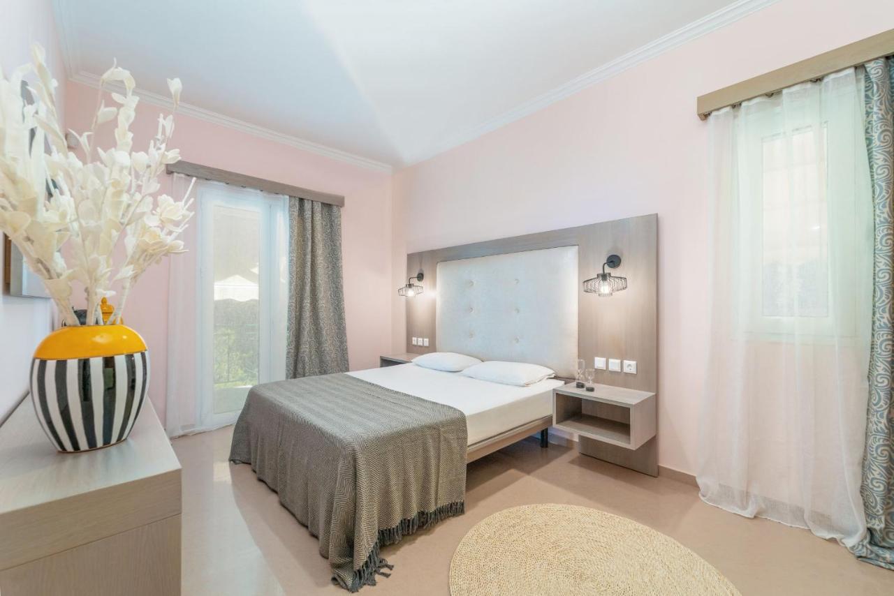 Niver Luxury Suites Lefkada City Екстер'єр фото