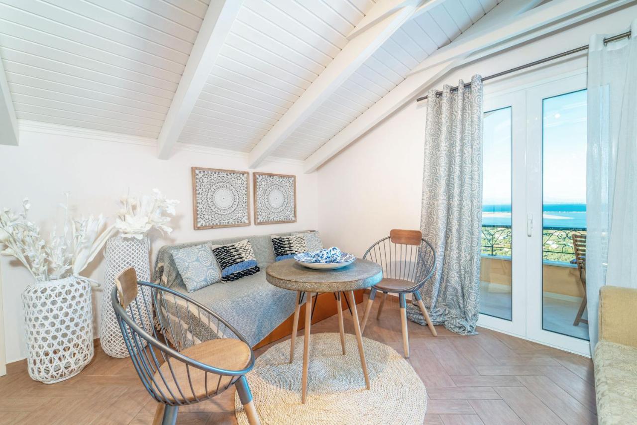 Niver Luxury Suites Lefkada City Екстер'єр фото