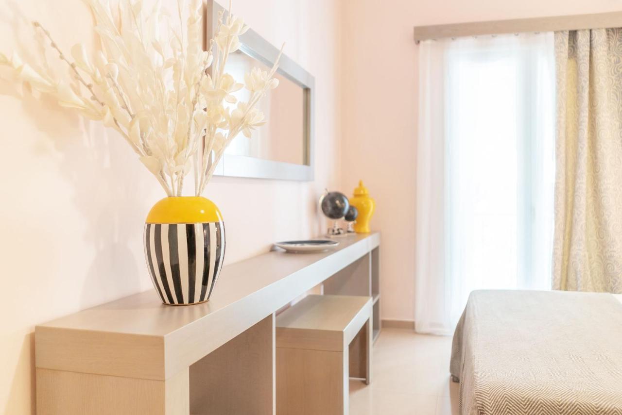 Niver Luxury Suites Lefkada City Екстер'єр фото
