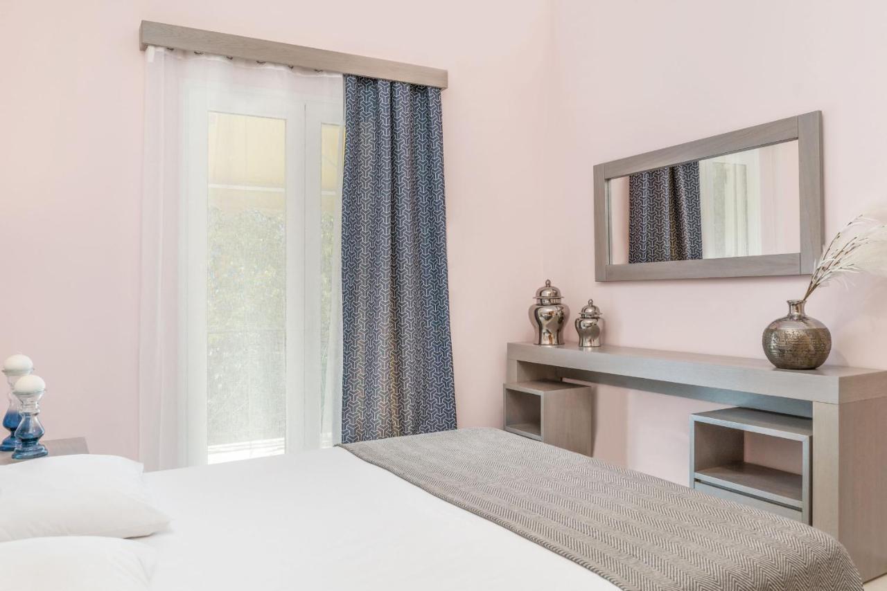 Niver Luxury Suites Lefkada City Екстер'єр фото