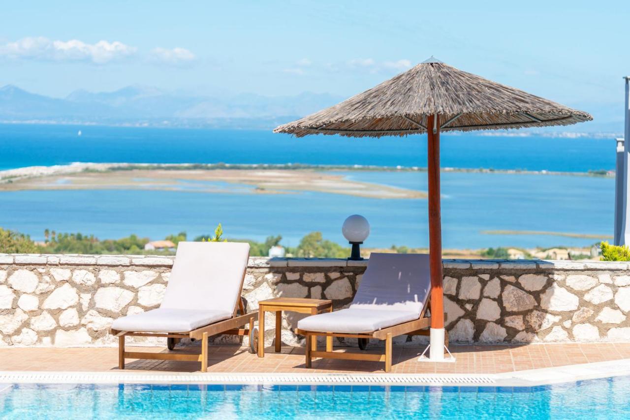 Niver Luxury Suites Lefkada City Екстер'єр фото