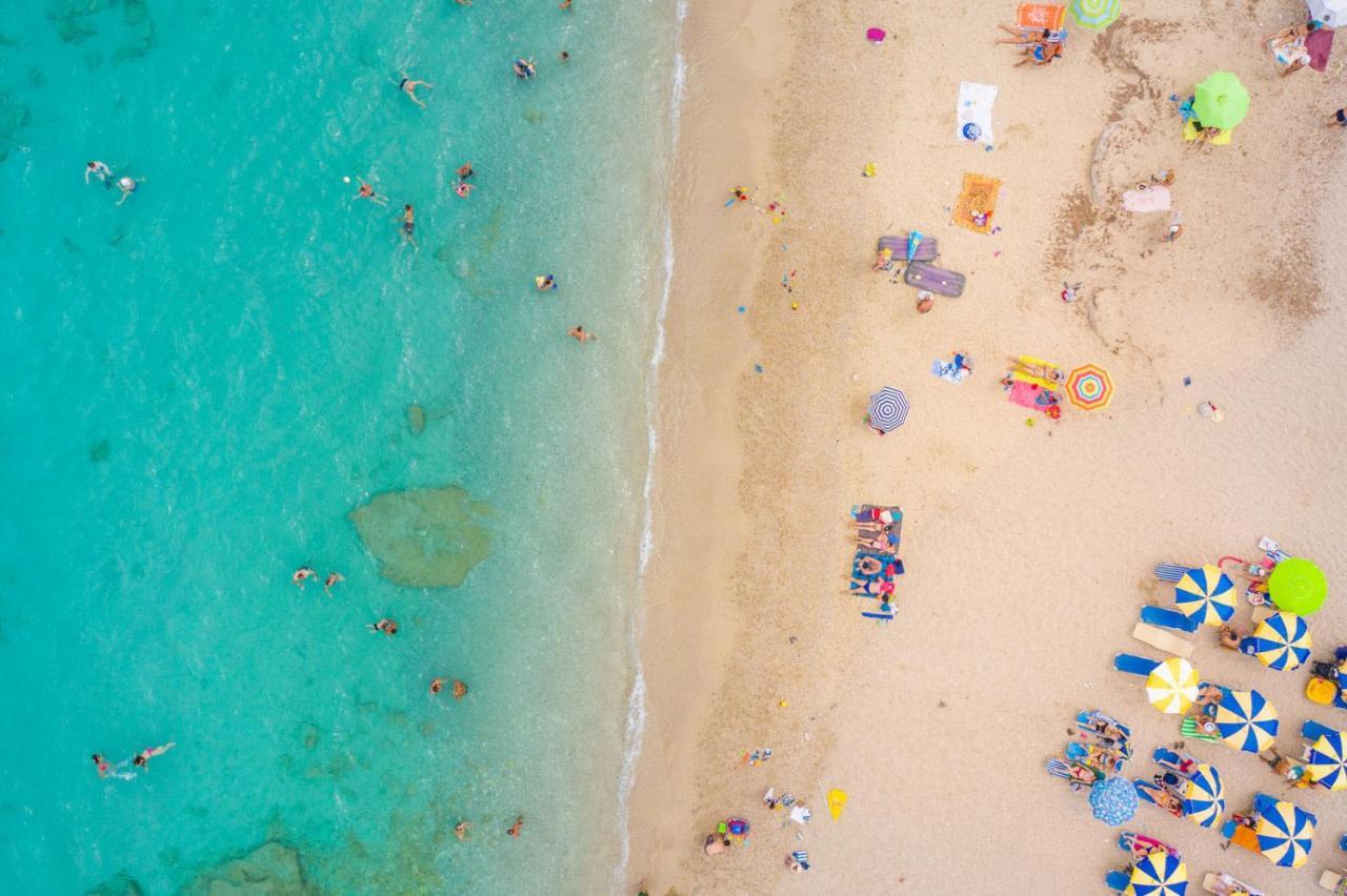 Niver Luxury Suites Lefkada City Екстер'єр фото