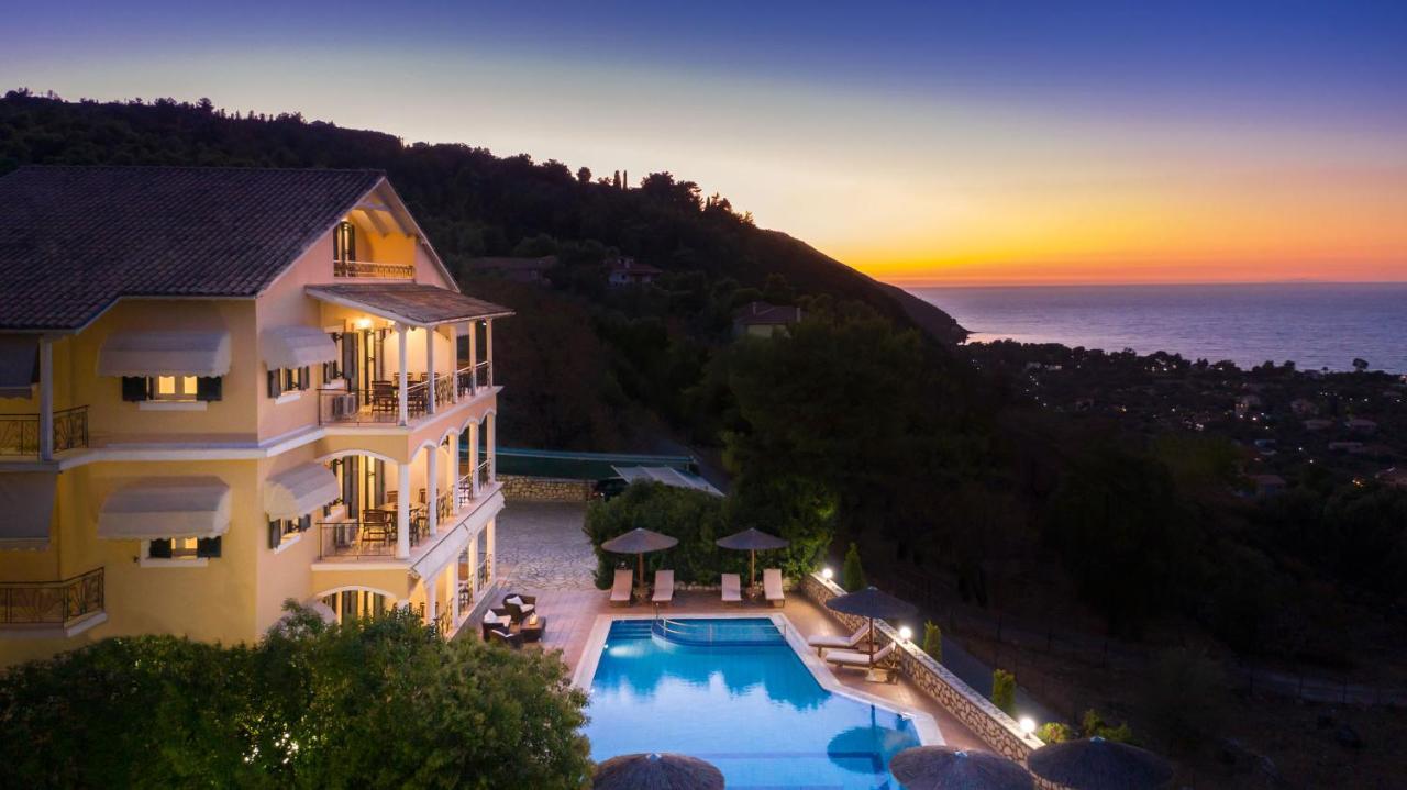 Niver Luxury Suites Lefkada City Екстер'єр фото