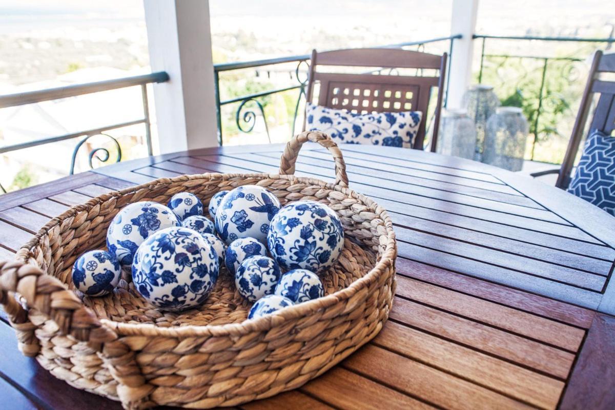 Niver Luxury Suites Lefkada City Екстер'єр фото
