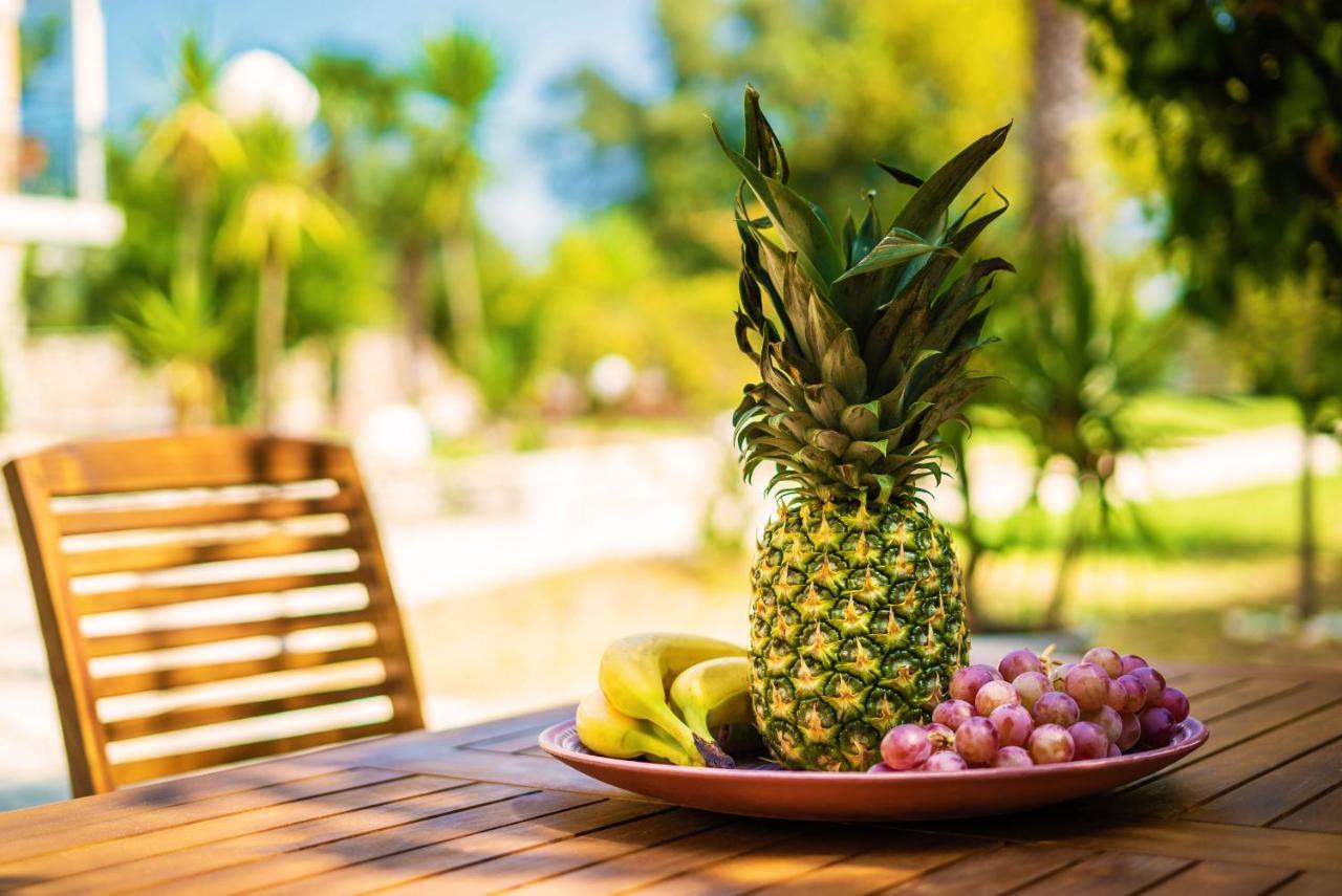 Niver Luxury Suites Lefkada City Екстер'єр фото