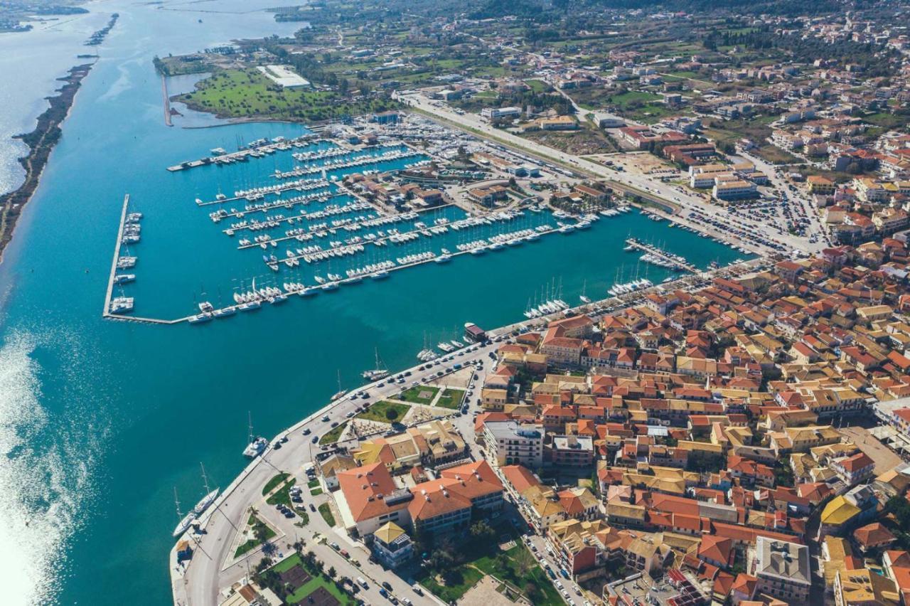 Niver Luxury Suites Lefkada City Екстер'єр фото