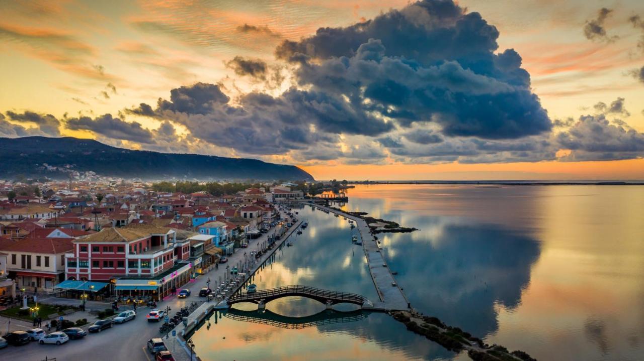 Niver Luxury Suites Lefkada City Екстер'єр фото