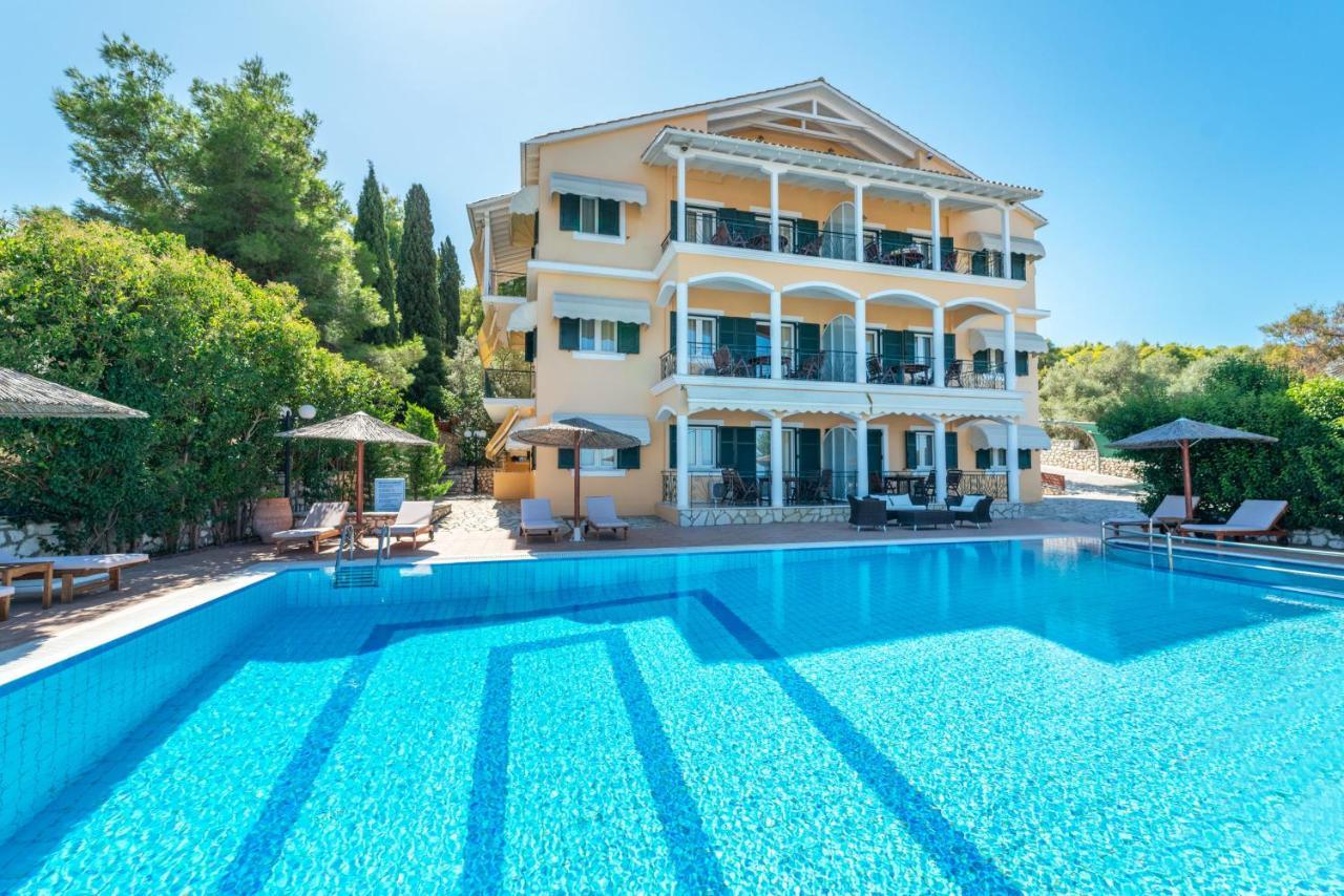 Niver Luxury Suites Lefkada City Екстер'єр фото