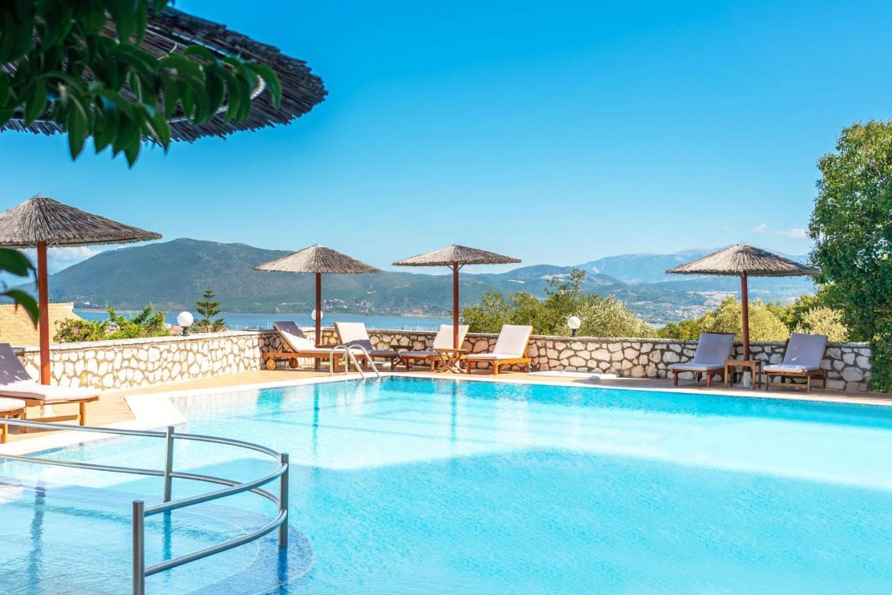 Niver Luxury Suites Lefkada City Екстер'єр фото