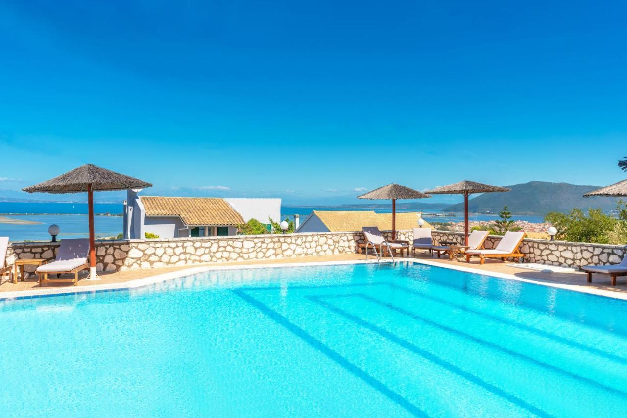 Niver Luxury Suites Lefkada City Екстер'єр фото