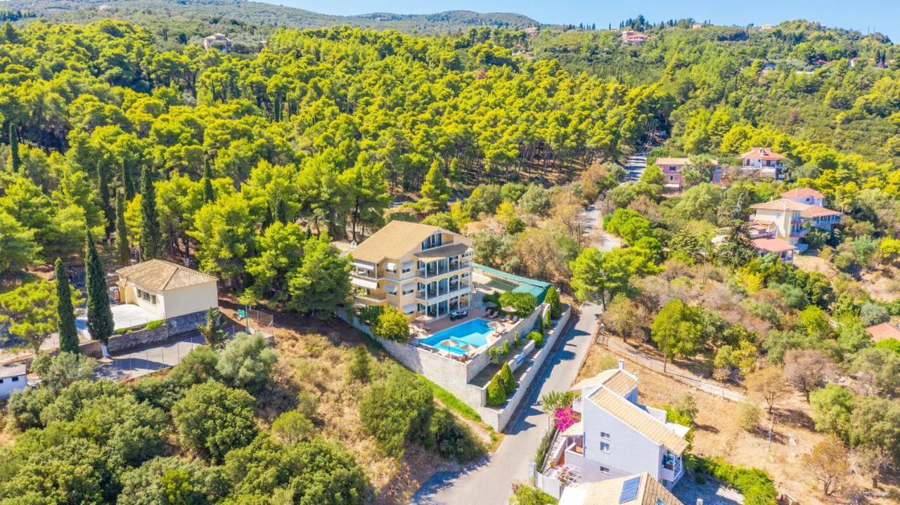 Niver Luxury Suites Lefkada City Екстер'єр фото
